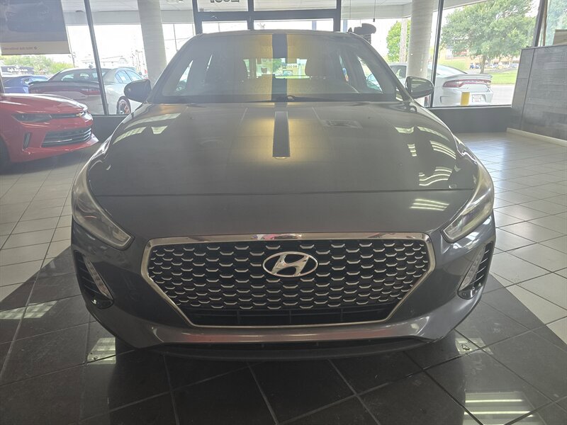 Used 2018 Hyundai Elantra GT FWD image 2