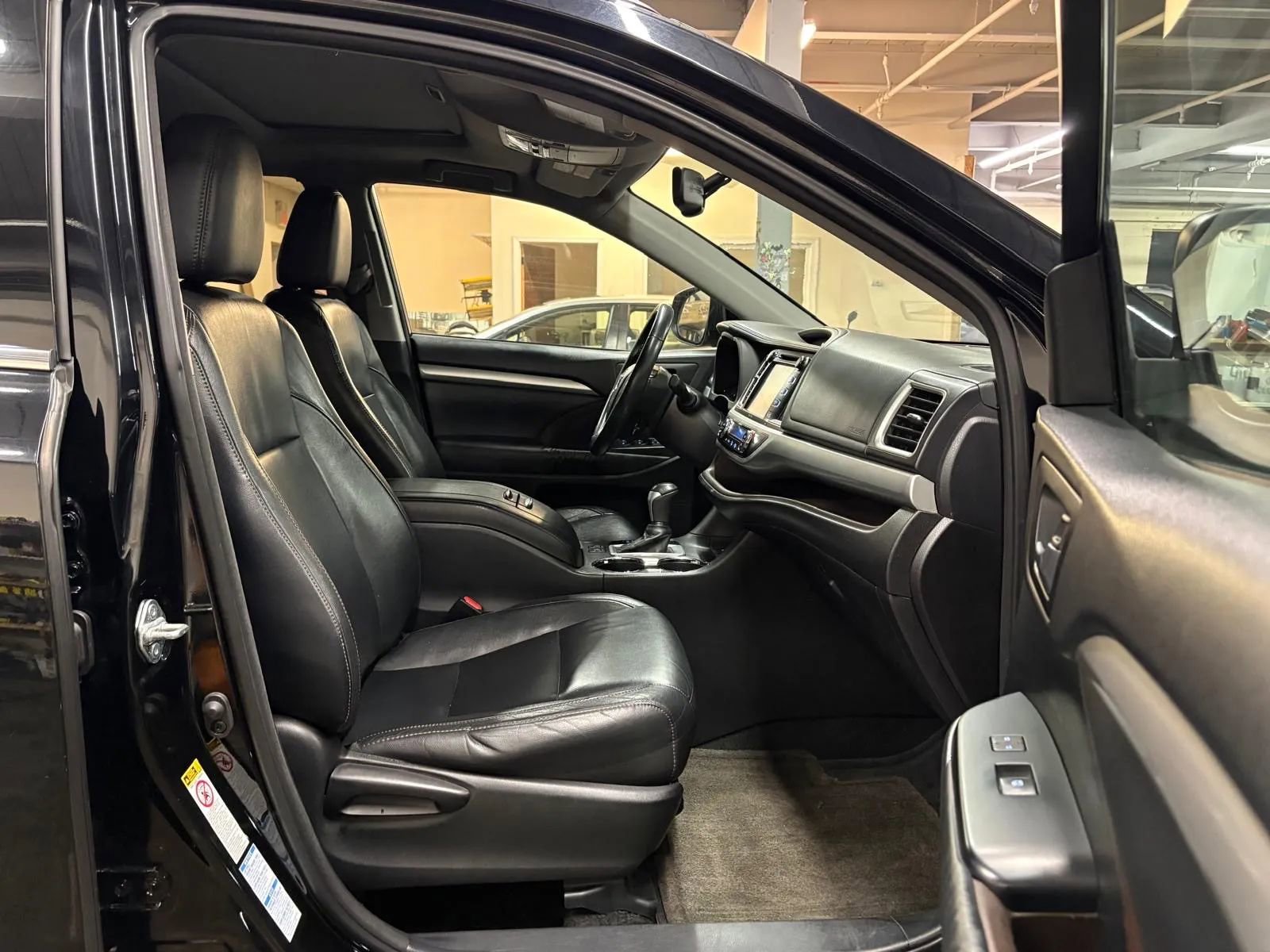 Used 2015 Toyota Highlander XLE image 21