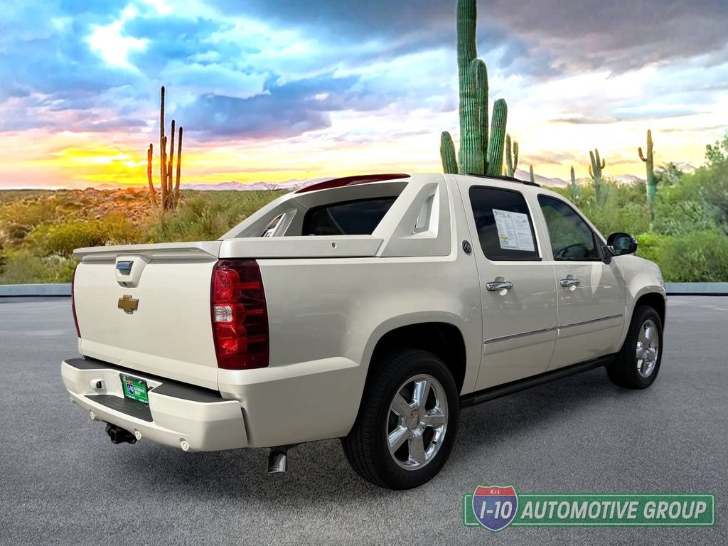 Used 2013 Chevrolet Avalanche LTZ AWD/4WD image 5