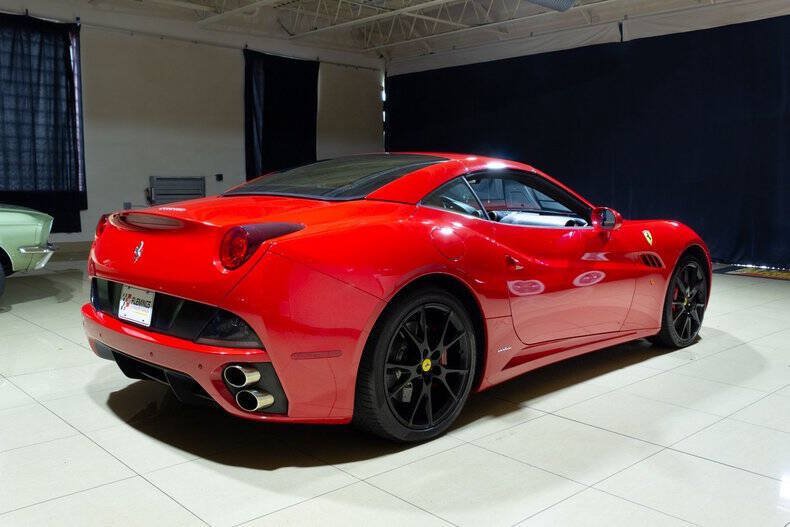 Used 2010 Ferrari California RWD image 26