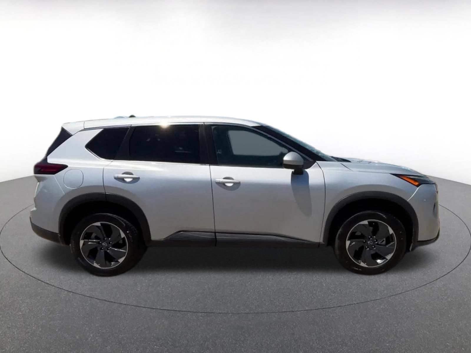 Used 2025 Nissan Rogue SV FWD image 16