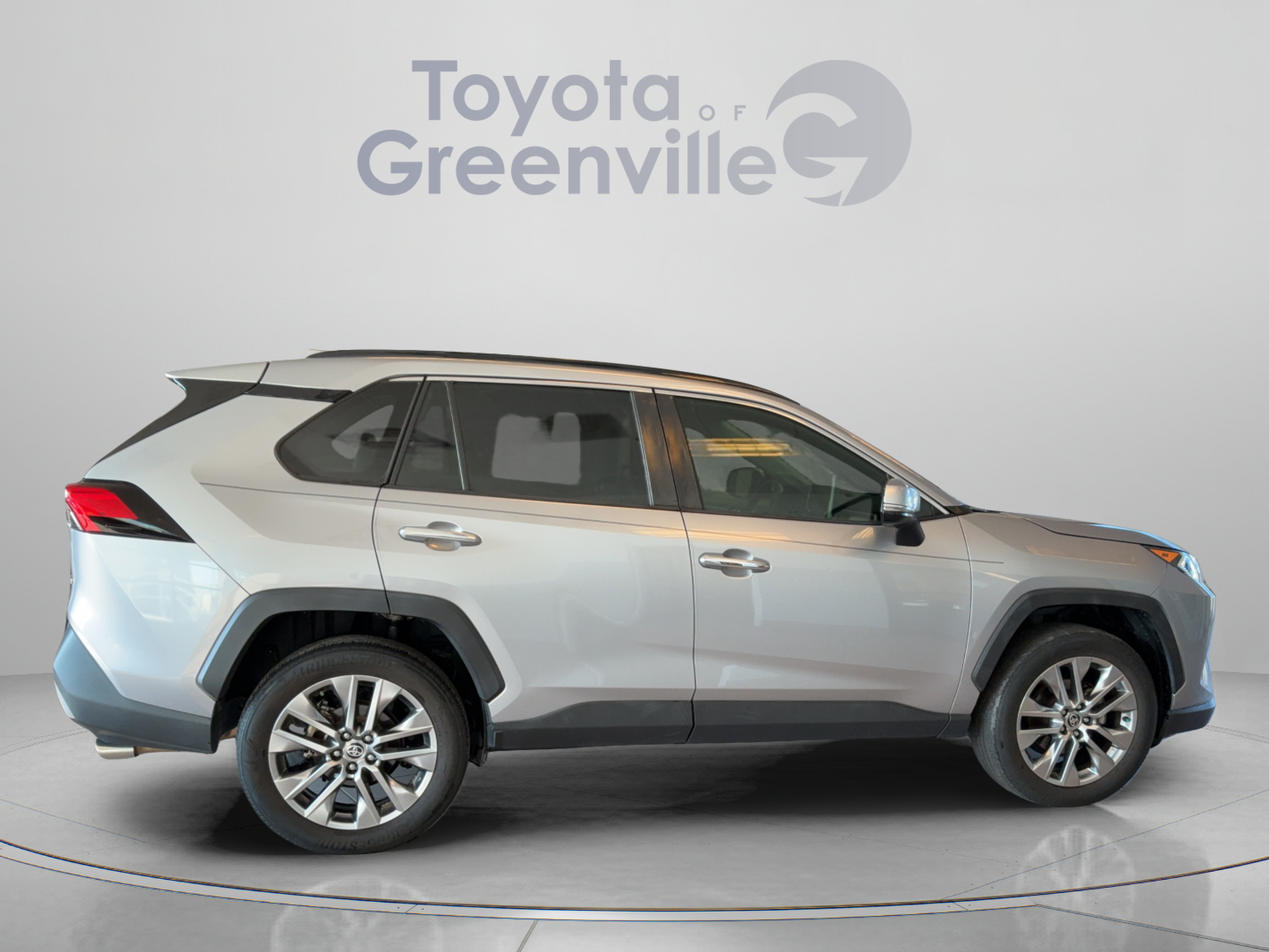 Used 2020 Toyota RAV4 Limited FWD image 7