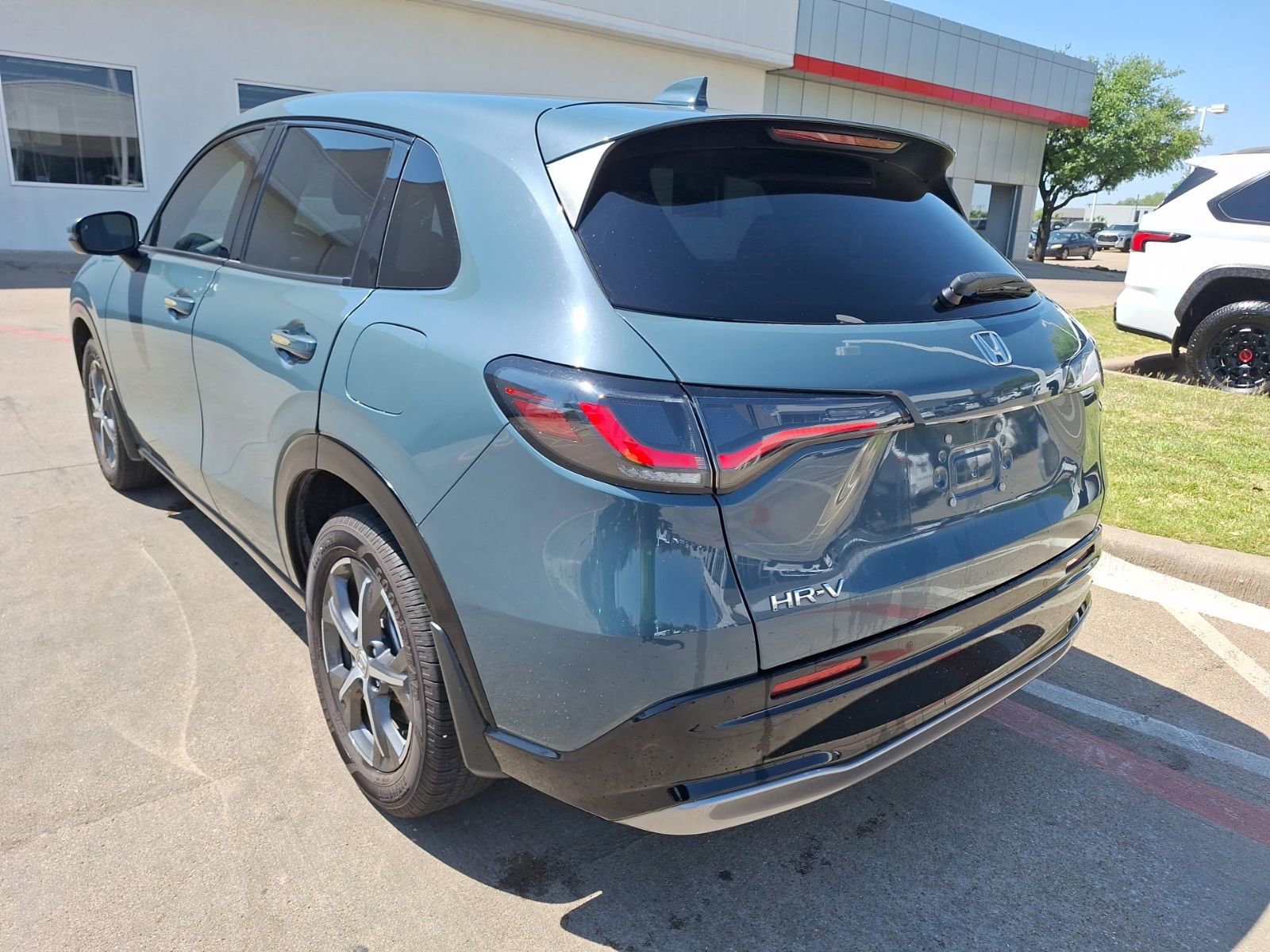 Used 2023 Honda HR-V EX-L image 4