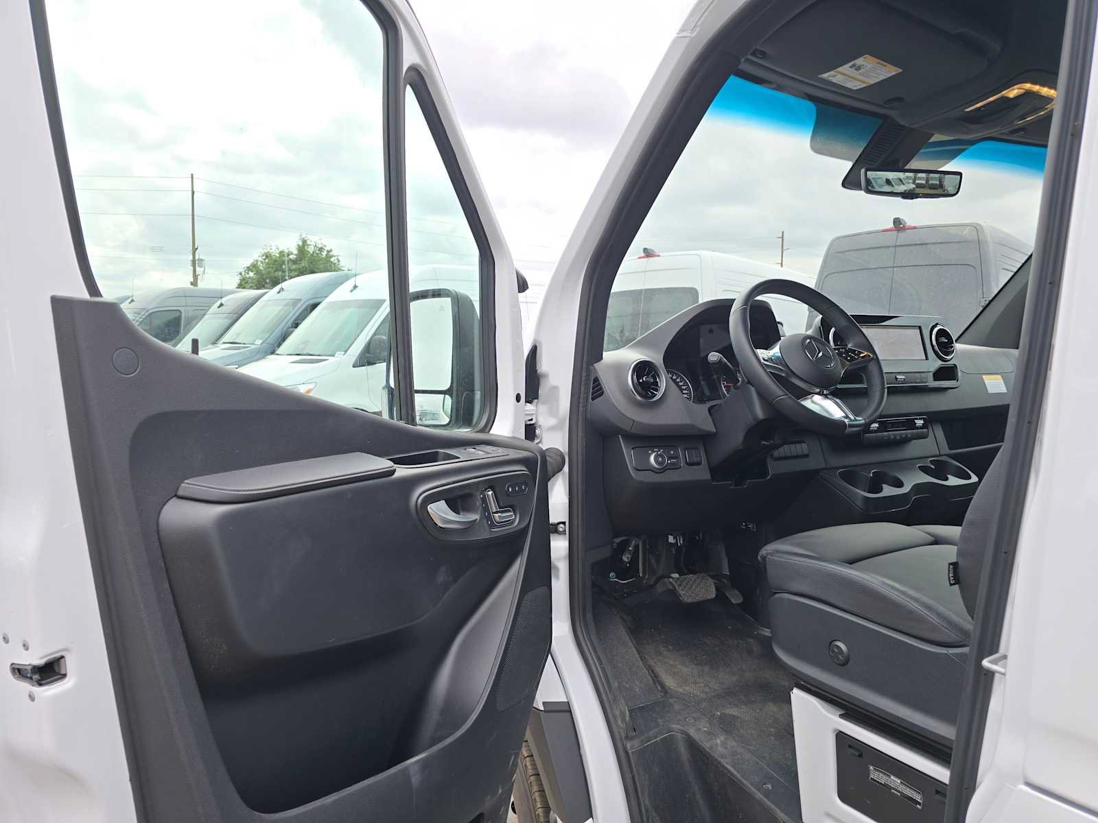 Used 2026 Mercedes-Benz Sprinter 2500 image 19