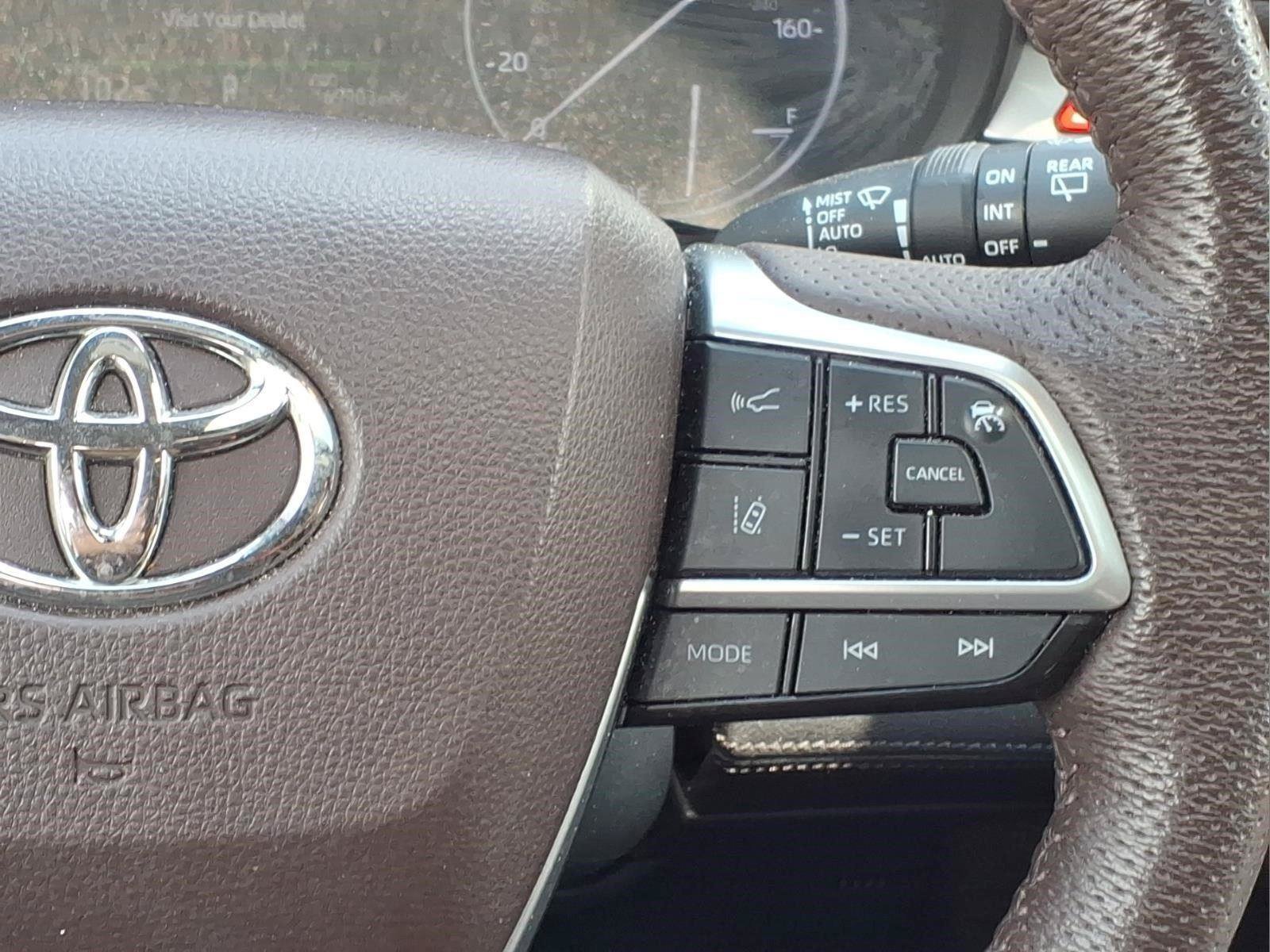 Used 2022 Toyota Sienna Platinum FWD image 12