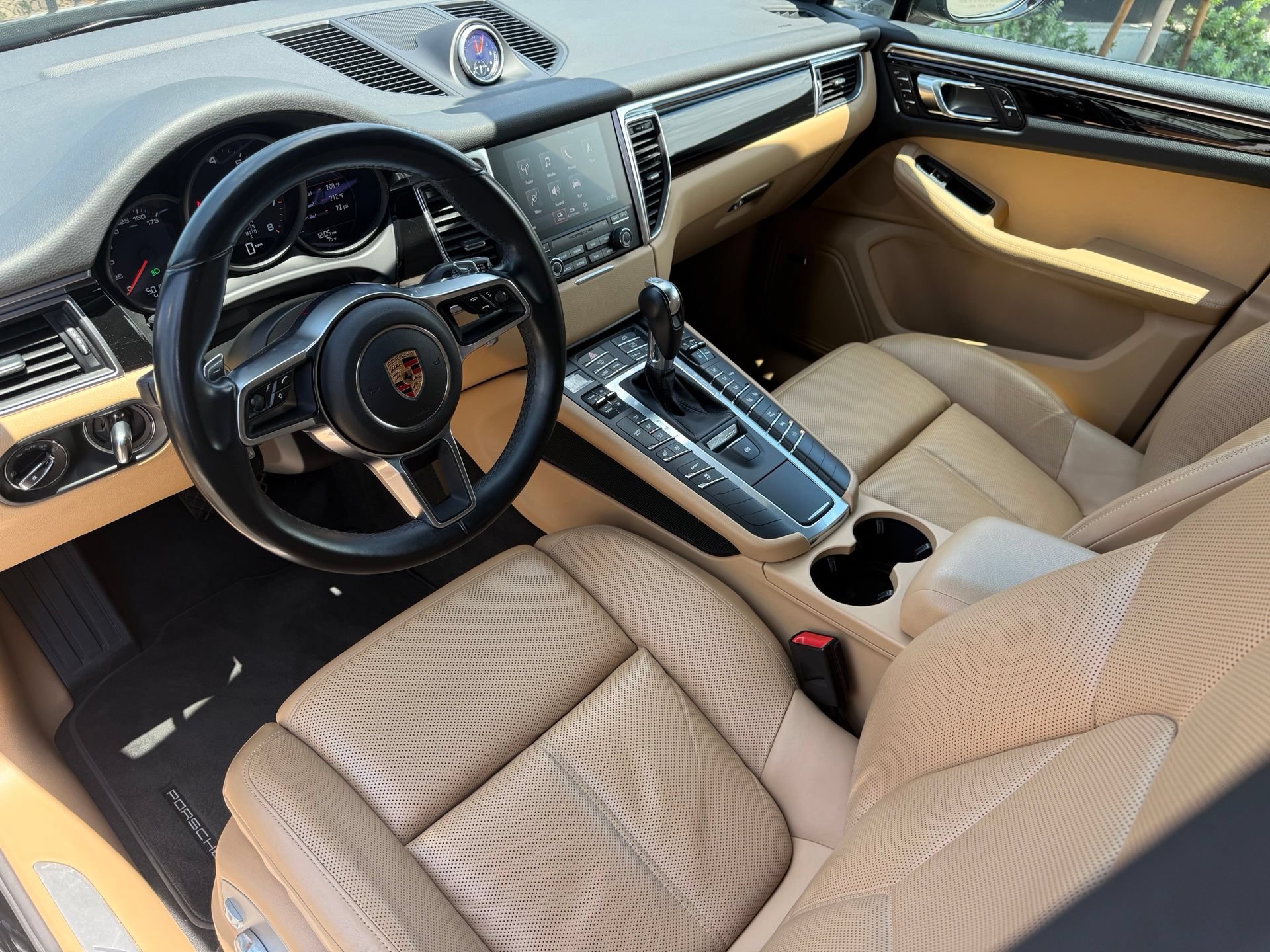 Certified 2017 Porsche Macan AWD/4WD image 4