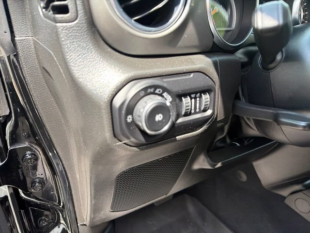 Used 2022 Jeep Wrangler Unlimited Sahara AWD/4WD image 21