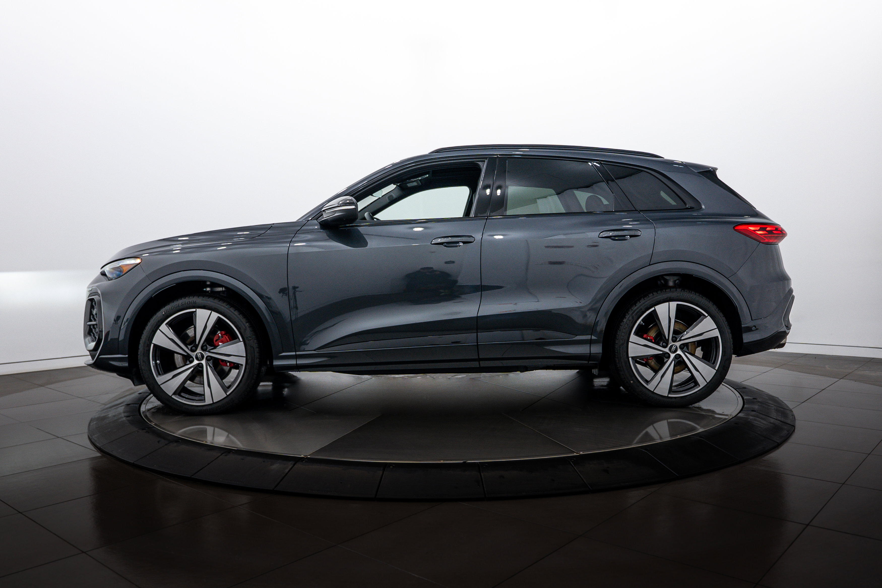 New 2025 Audi SQ5 Premium Plus image 6