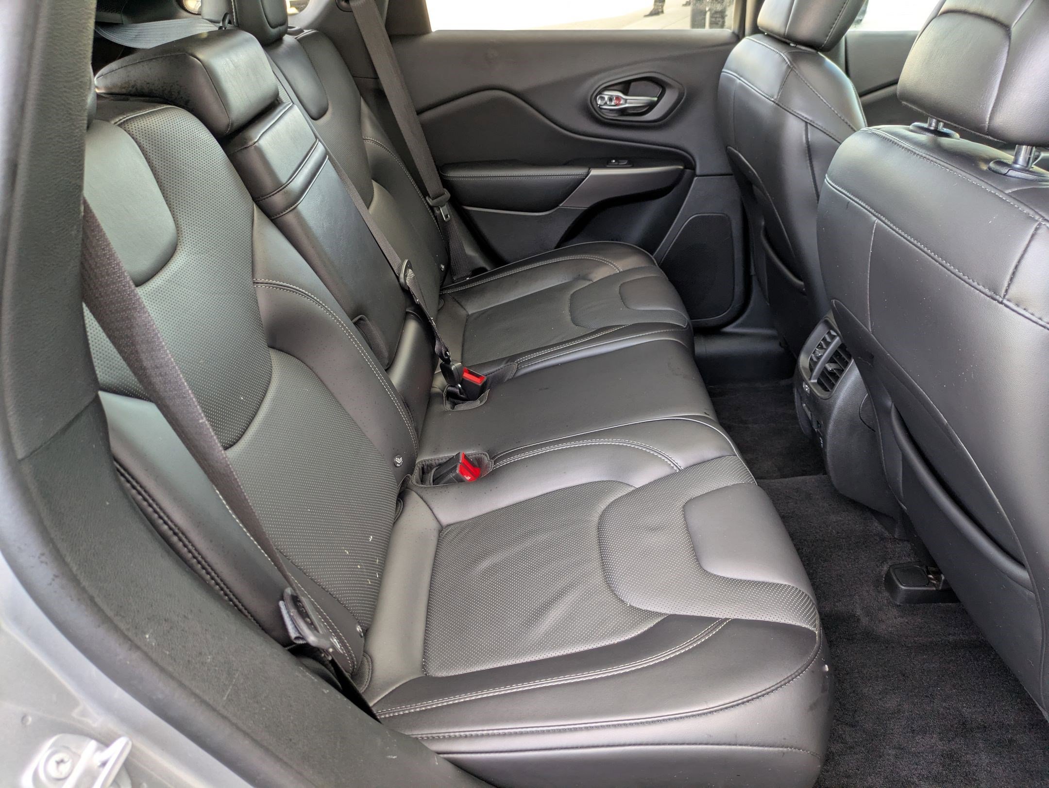 Used 2019 Jeep Cherokee Limited image 26