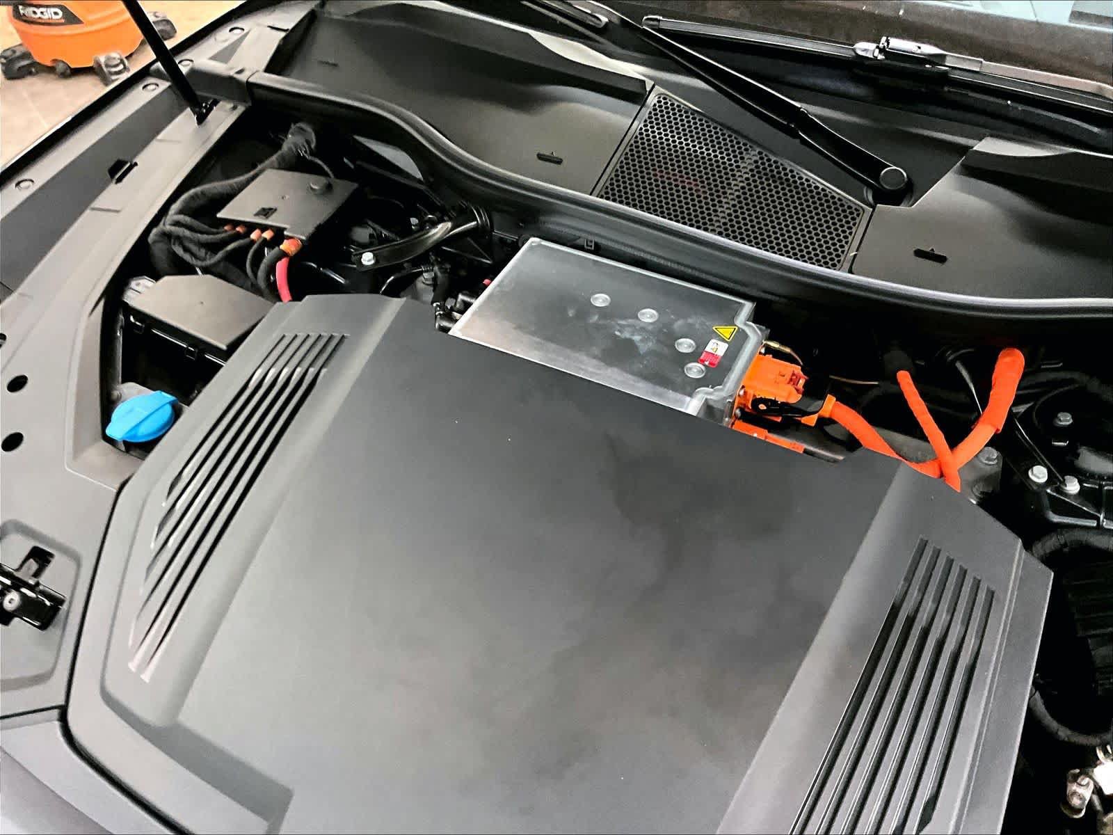 Used 2019 Audi e-tron Prestige w/ Prestige Package AWD/4WD image 35