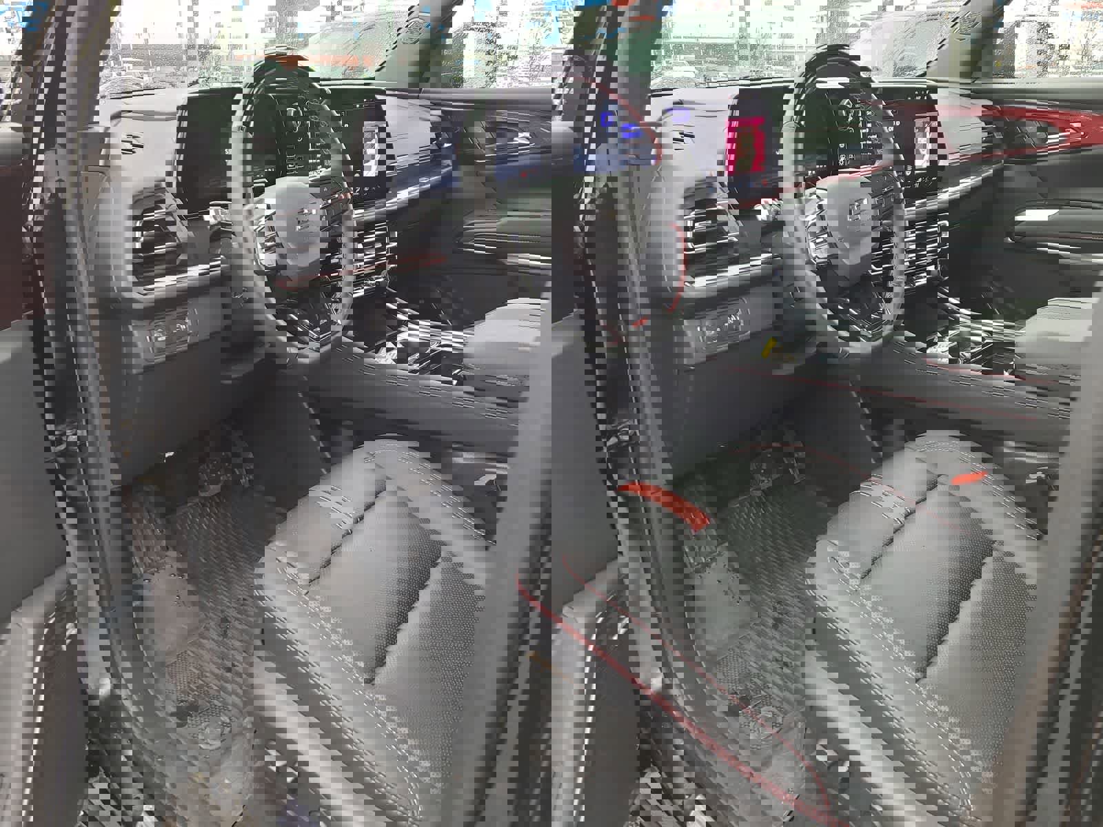 Used 2025 Chevrolet Traverse RS w/ LPO, Floor Liner Package image 10