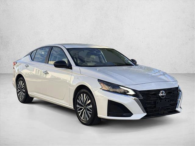 Used 2024 Nissan Altima 2.5 SV image 3