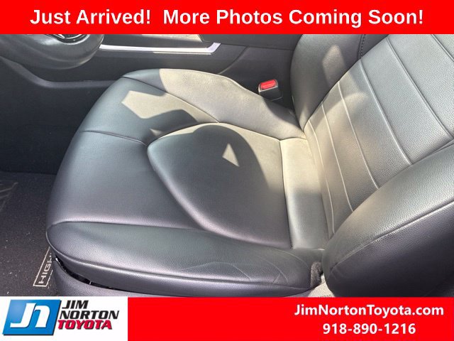 Used 2020 Toyota Highlander XLE FWD image 9