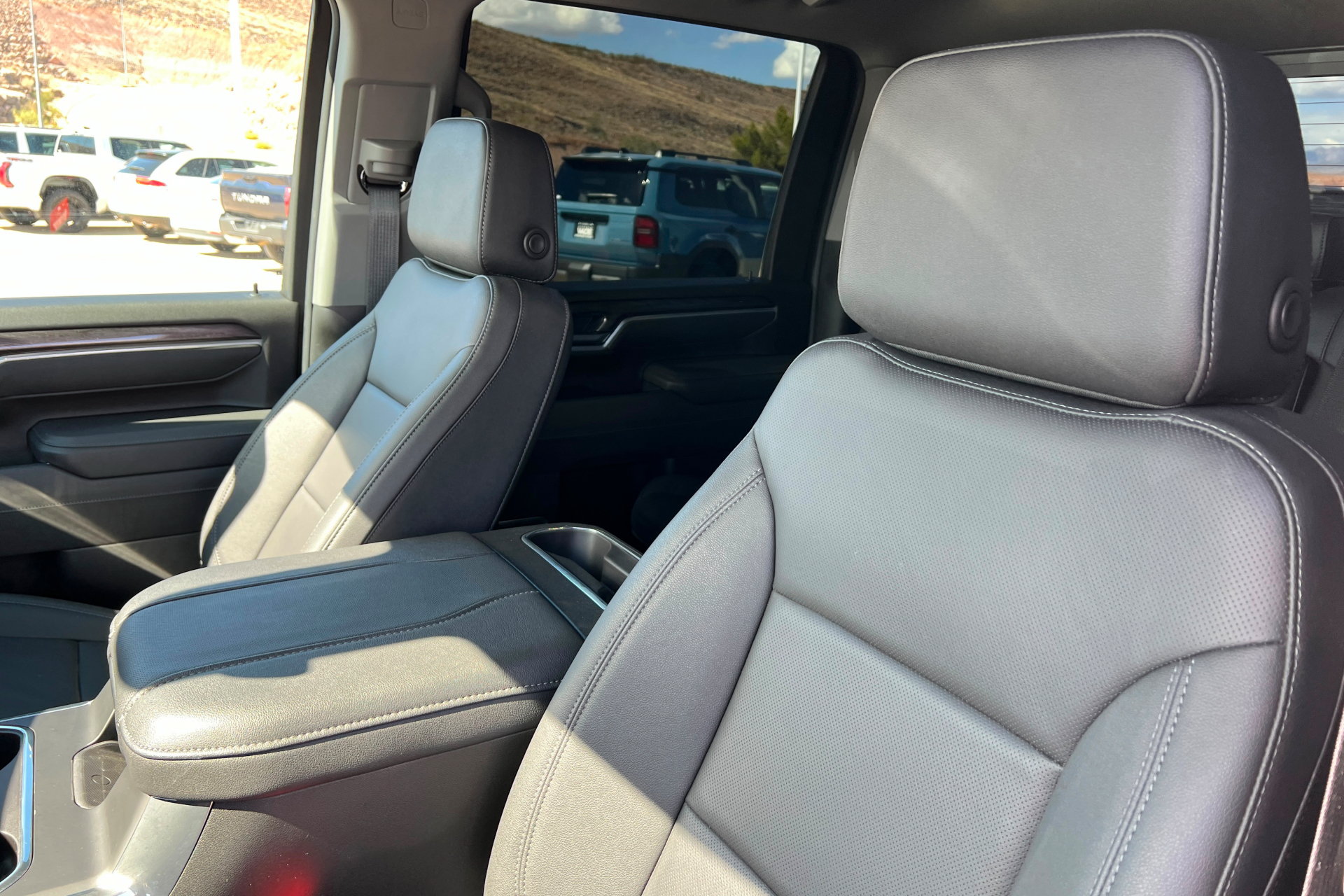 Used 2026 Chevrolet Silverado 2500 LTZ w/ LTZ Plus Package AWD/4WD image 17