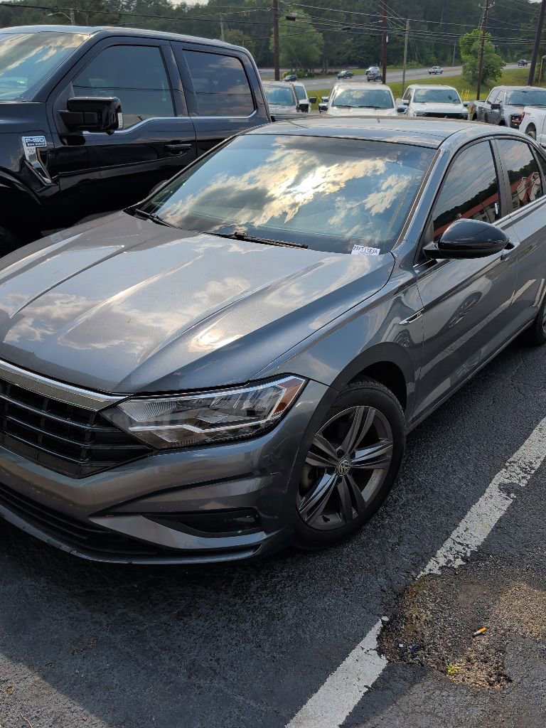 Used 2020 Volkswagen Jetta R-Line w/ R-Line Cold Weather Package FWD image 3