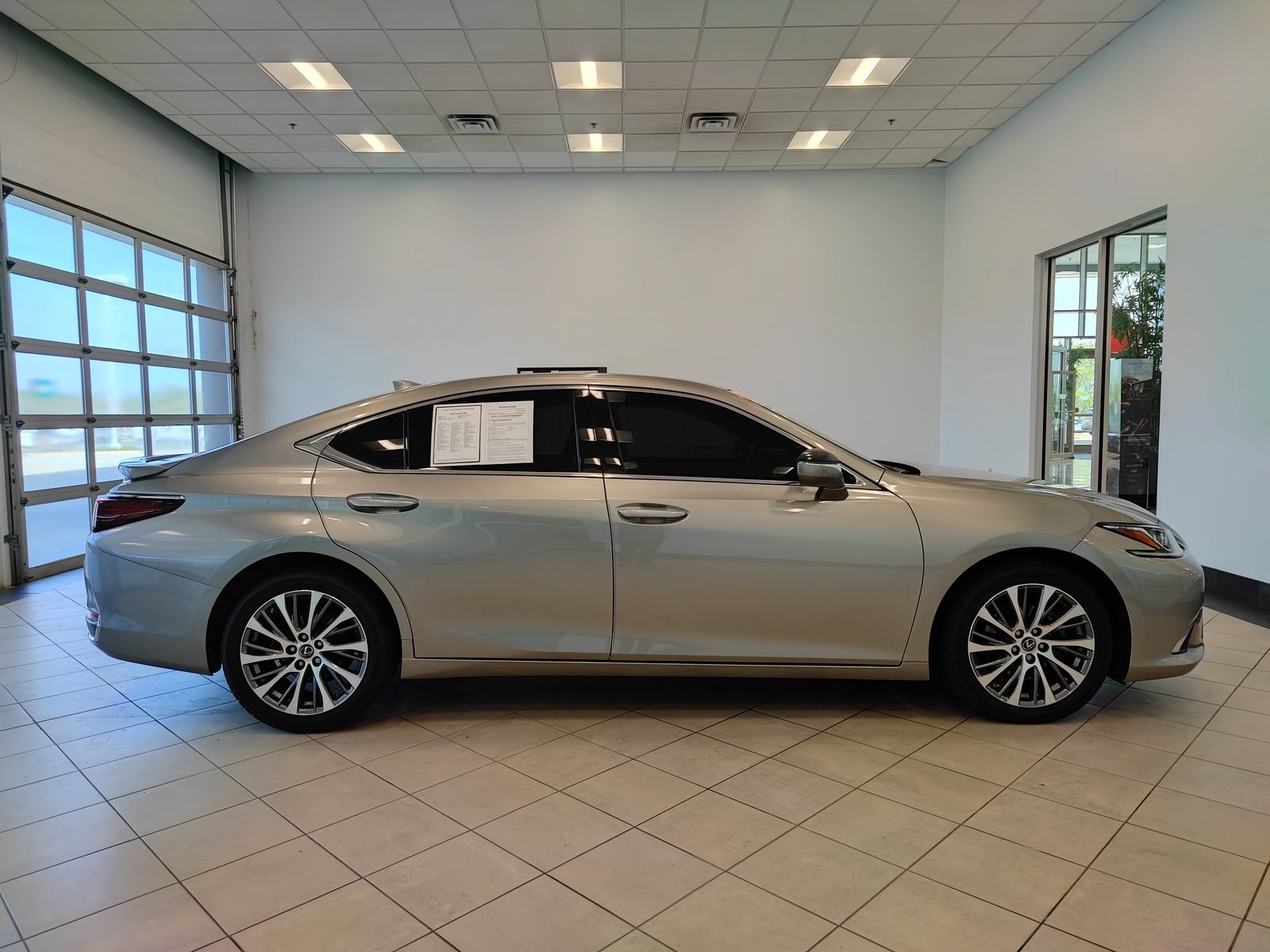 Used 2021 Lexus ES 250 w/ Premium Package AWD/4WD image 2