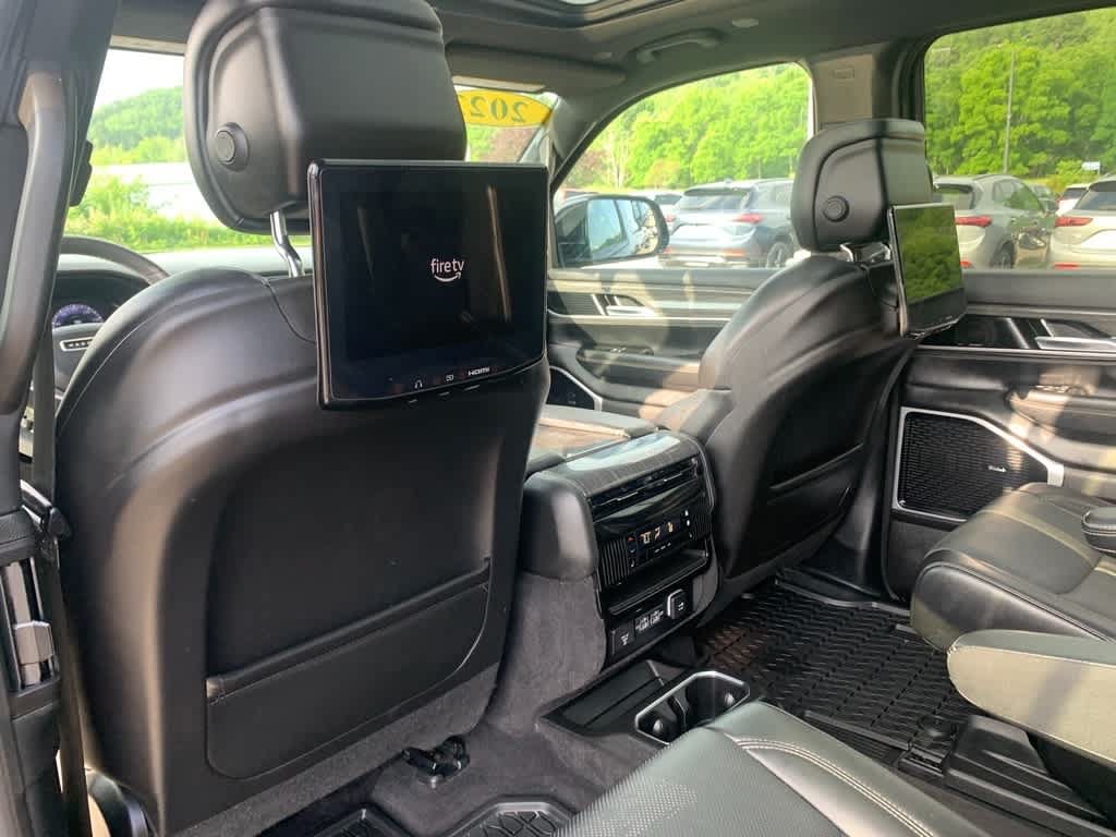 Used 2022 Jeep Wagoneer Series III w/ Premium Group I AWD/4WD image 20