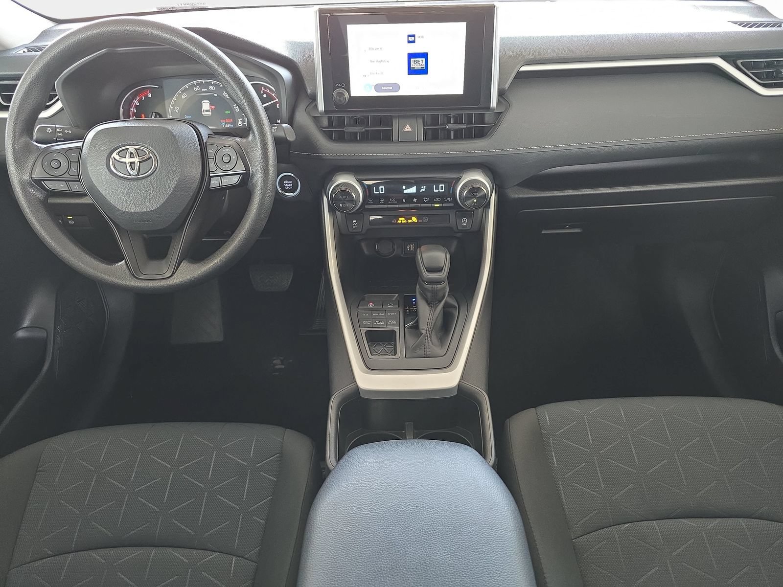 Used 2025 Toyota RAV4 XLE AWD/4WD image 10