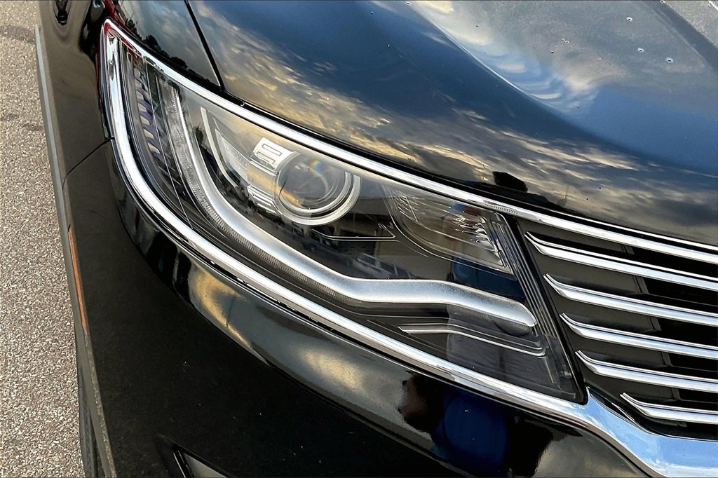 Used 2016 Lincoln MKX Reserve w/ Climate Package image 28