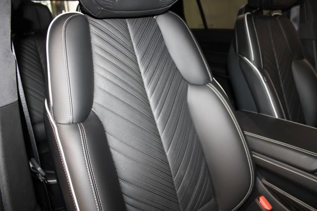 Used 2026 Cadillac Vistiq Platinum w/ LPO, Floor Liner Package AWD/4WD image 38