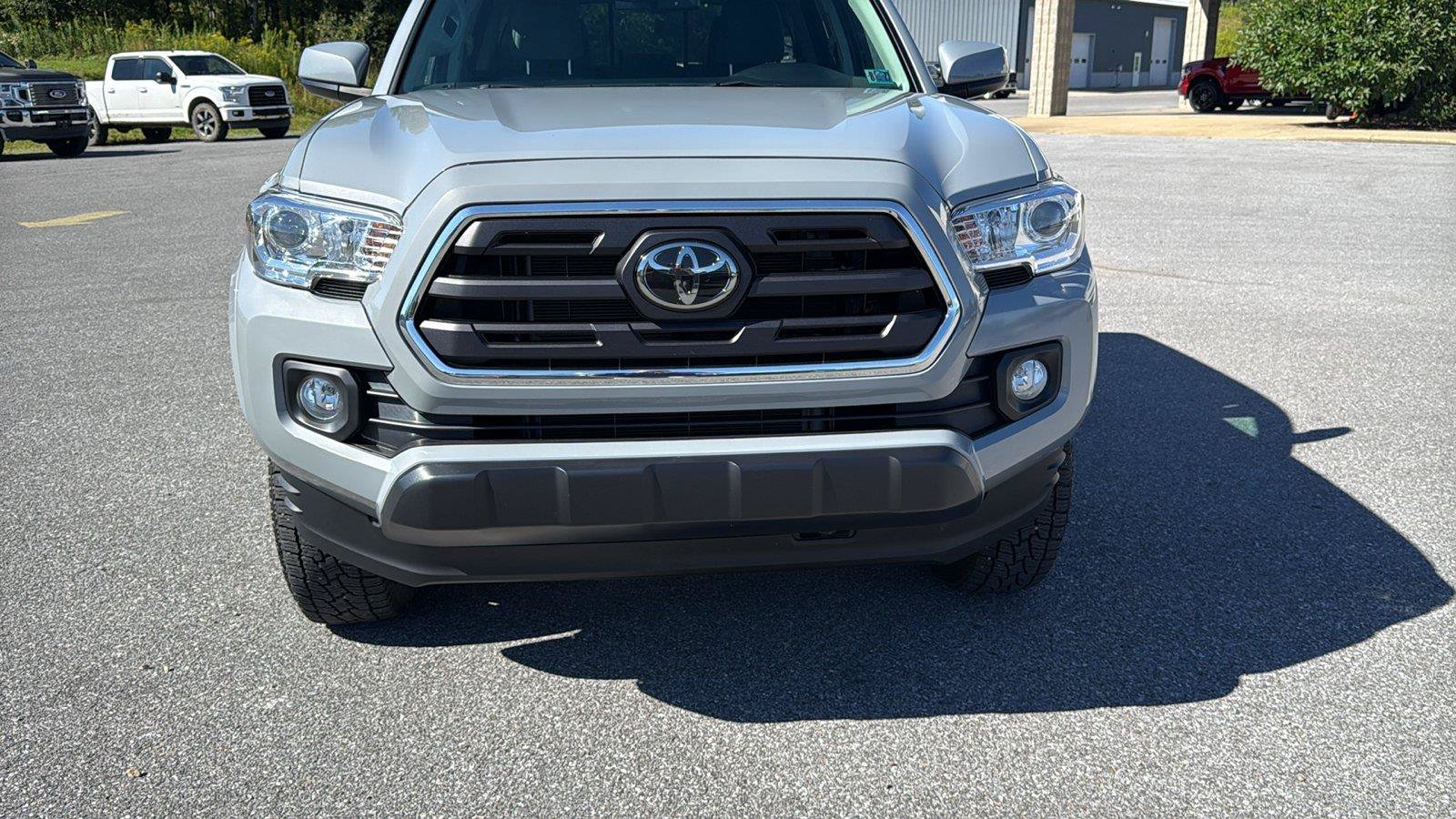 Used 2019 Toyota Tacoma SR5 AWD/4WD image 9