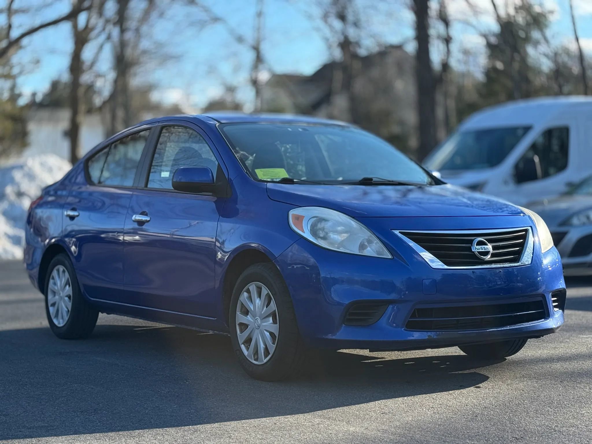Used 2012 Nissan Versa SV image 3