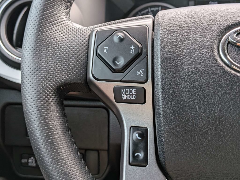 Used 2022 Toyota Tacoma Limited AWD/4WD image 32