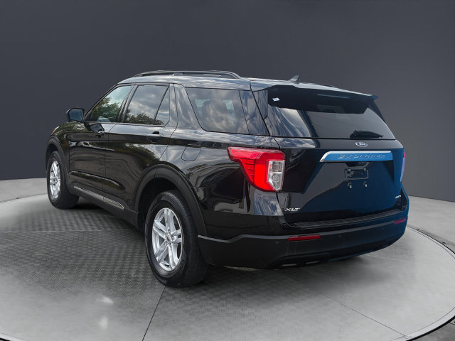 Used 2023 Ford Explorer XLT AWD/4WD image 3