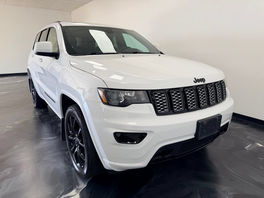 Used 2020 Jeep Grand Cherokee Altitude AWD/4WD image 24