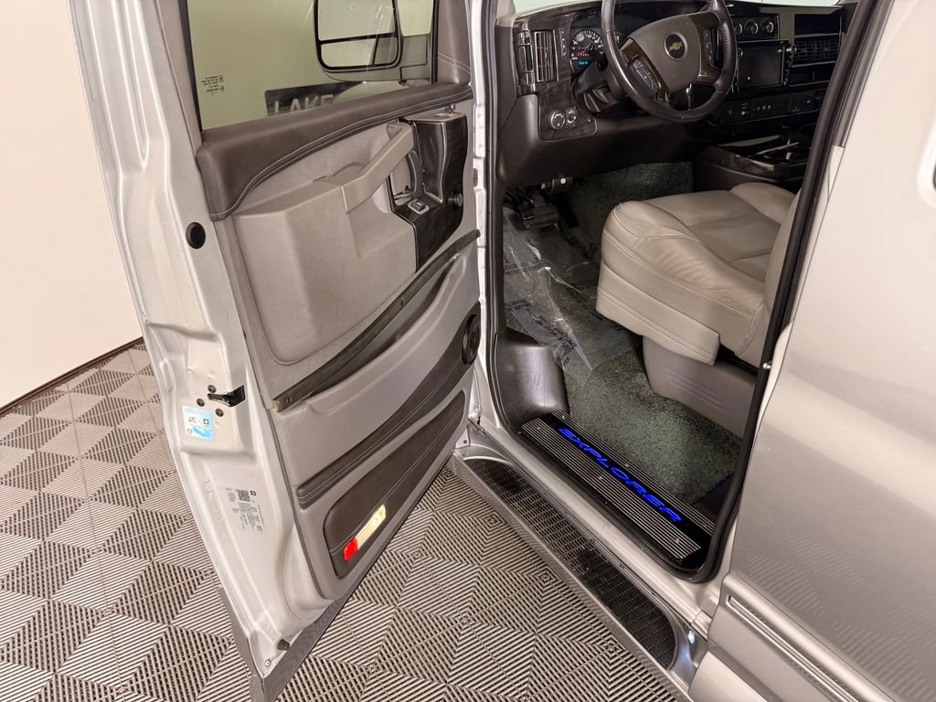 Used 2021 Chevrolet Express 2500 LS w/ Enhanced Convenience Package RWD image 14