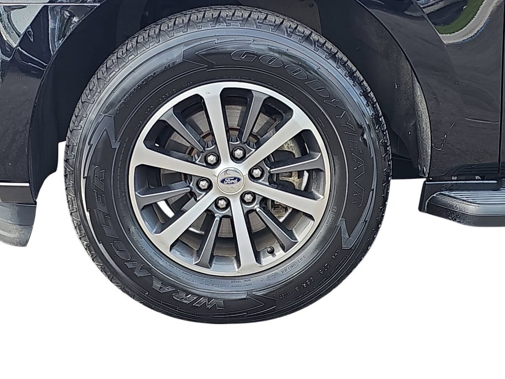 Used 2018 Ford Expedition XLT w/ Equipment Group 201A AWD/4WD image 28