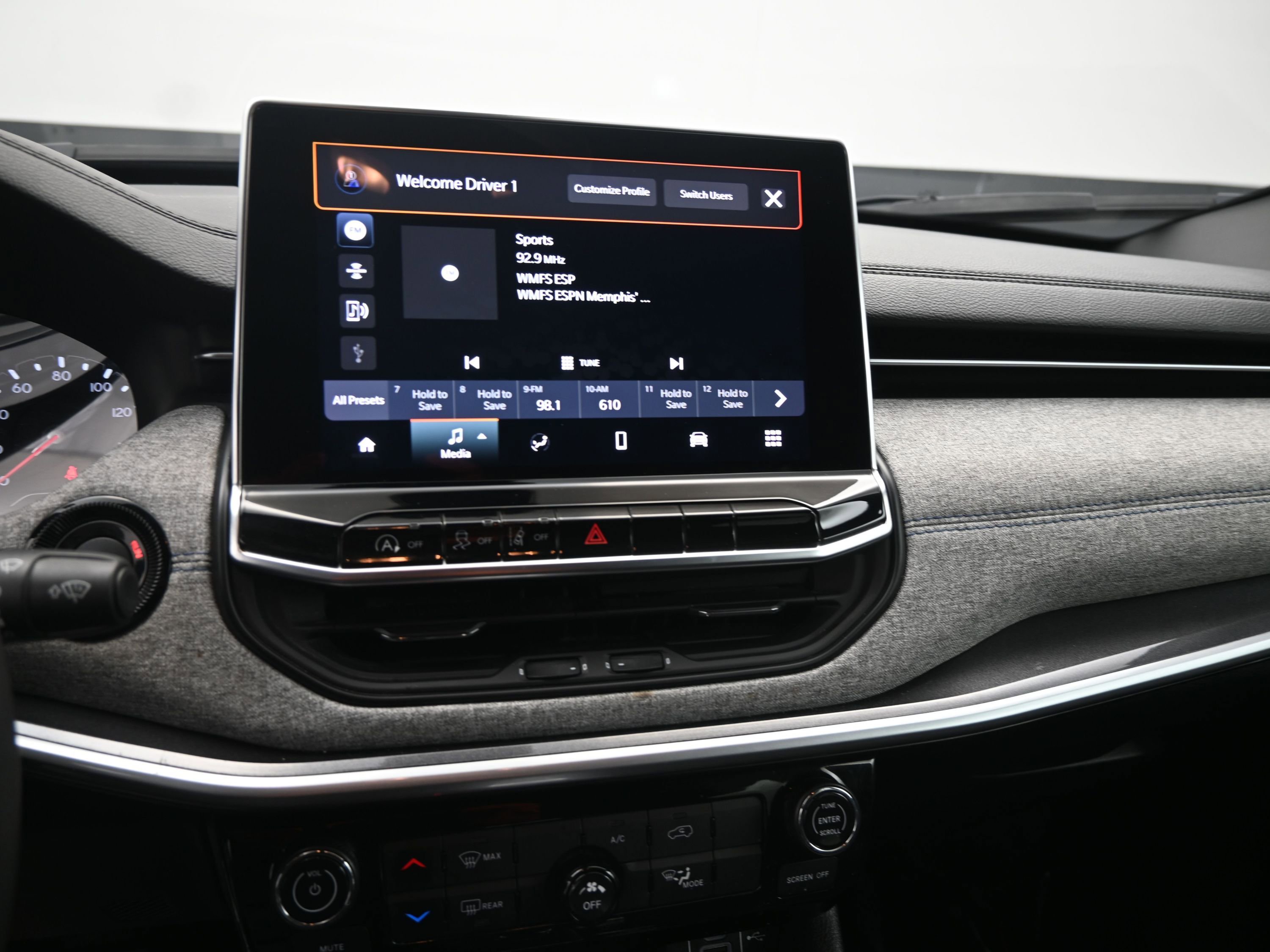 Used 2024 Jeep Compass Latitude image 19