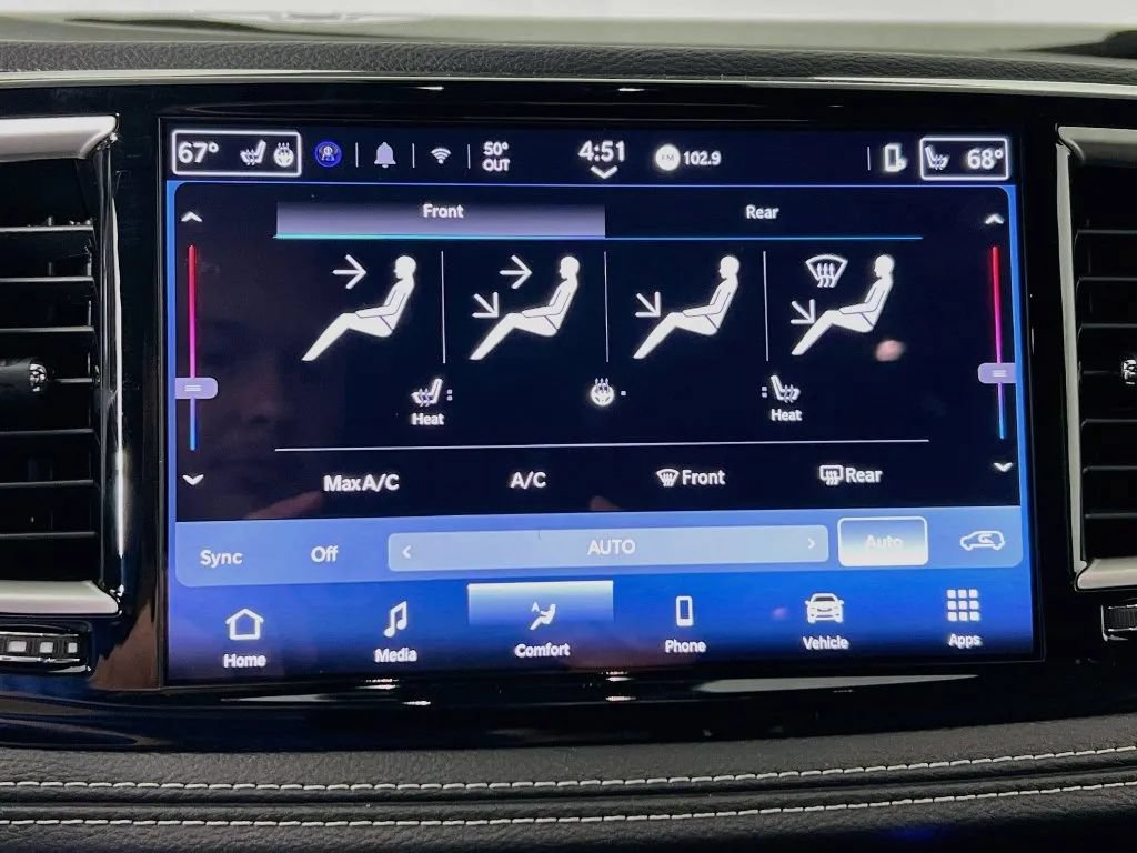 Used 2025 Chrysler Pacifica Select w/ Fav Edition Package FWD image 16