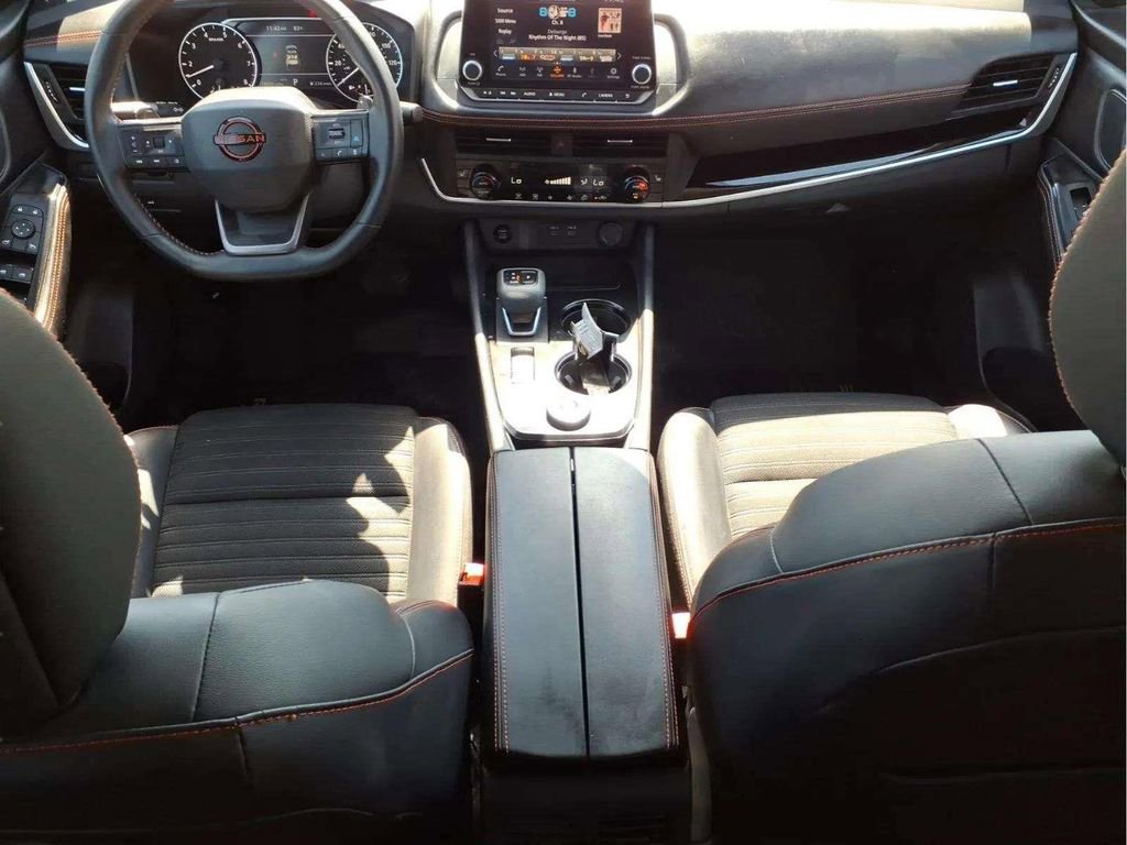 Used 2025 Nissan Rogue SV image 11