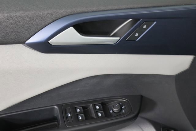 Used 2023 Volkswagen Taos SE w/ Panoramic Sunroof Package image 22