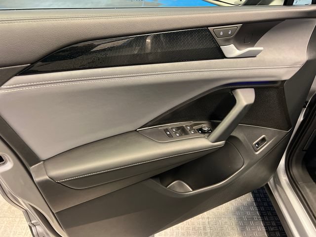Certified 2025 Volkswagen Tiguan SE FWD image 8