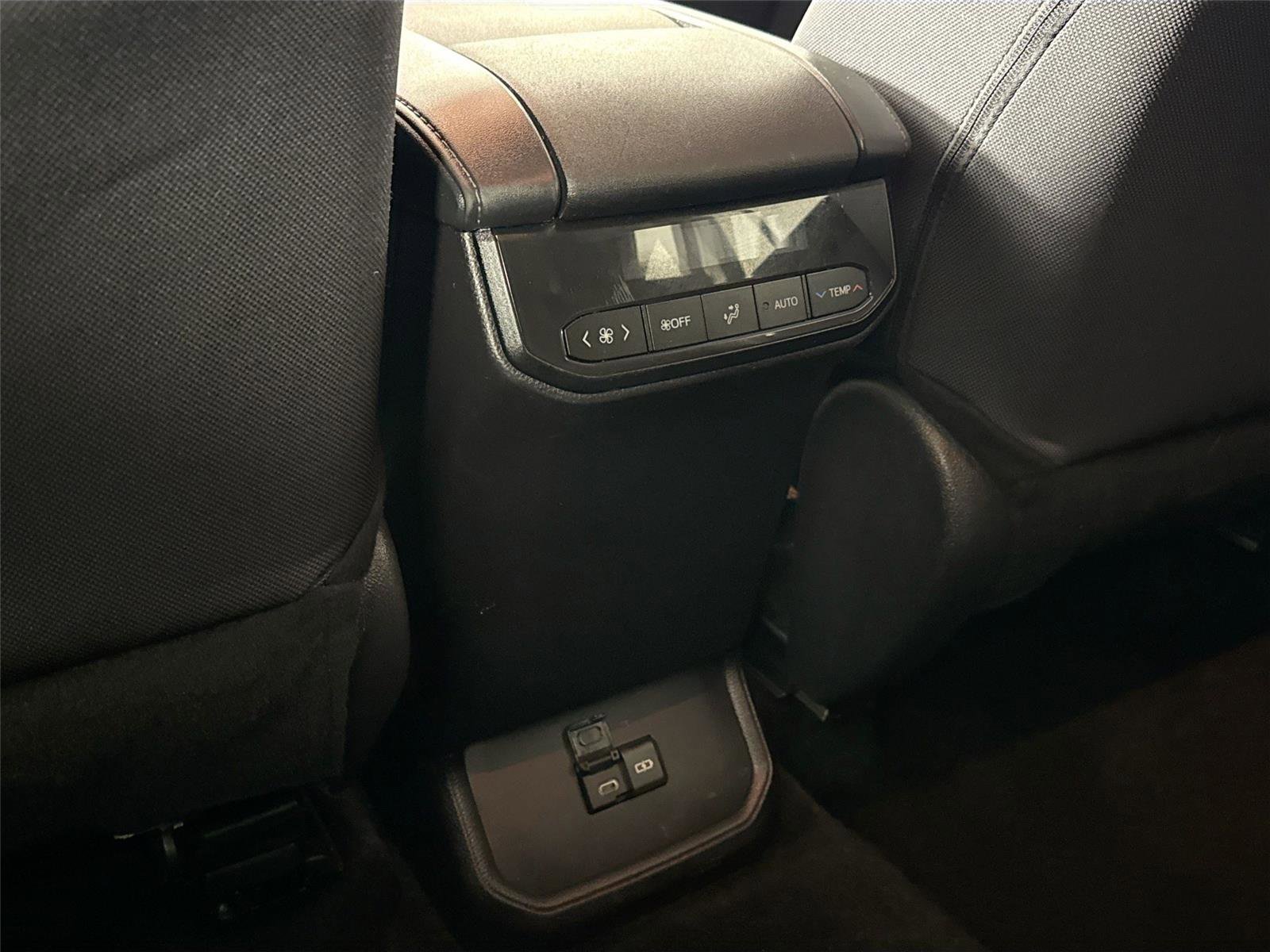 Certified 2025 Toyota Highlander LE image 32