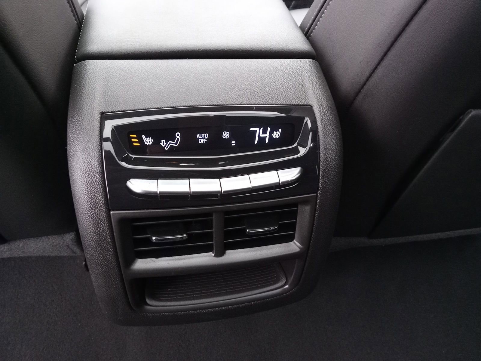 Used 2022 Cadillac XT5 Premium Luxury w/ LPO, ONYX Package image 25