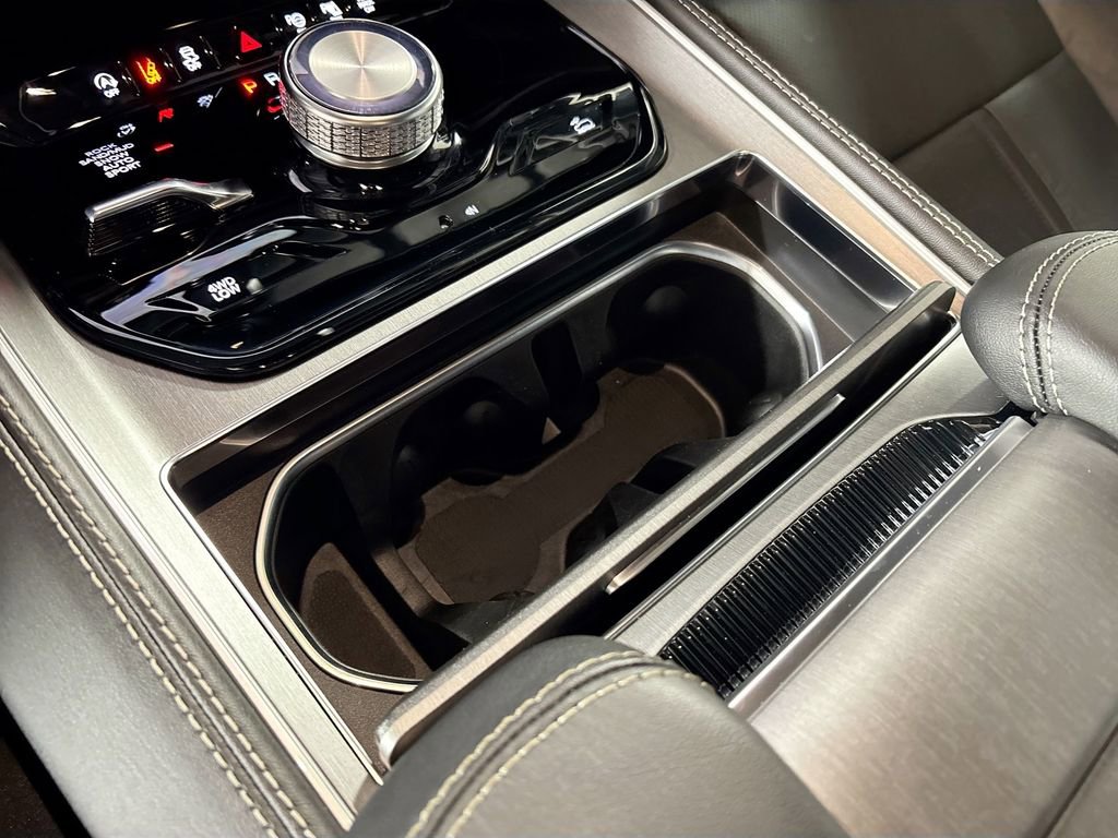 New 2026 Jeep Grand Wagoneer L 4WD image 15