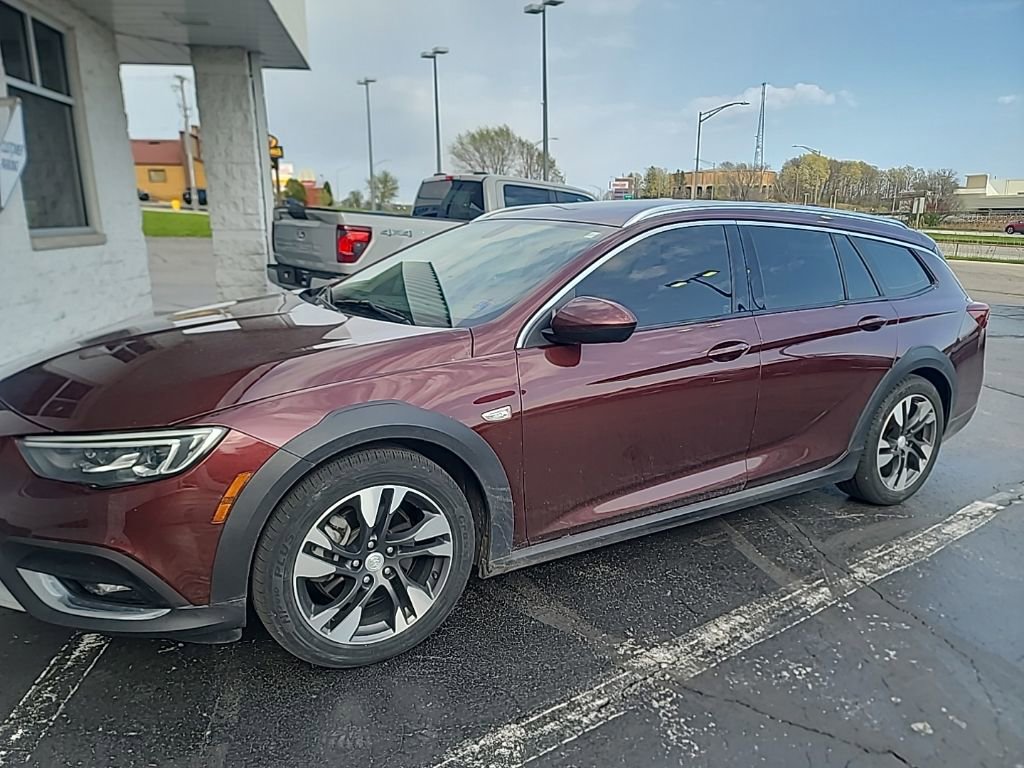 Used 2018 Buick Regal Preferred w/ Sights and Sounds Package AWD/4WD image 2