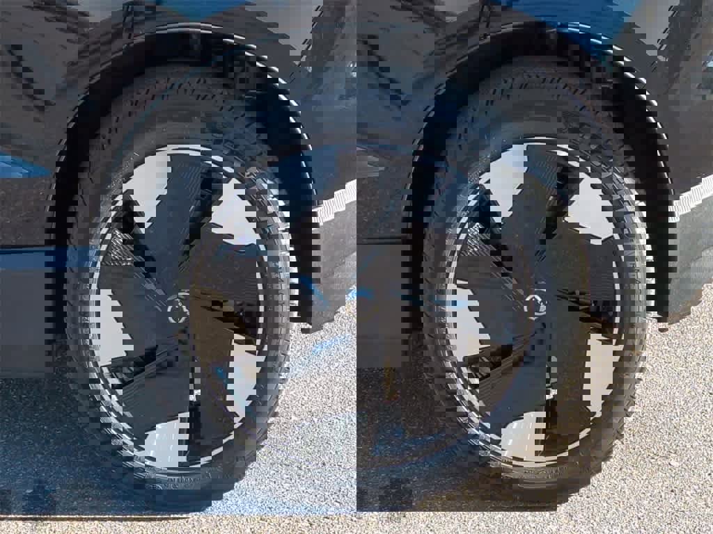 New 2025 Volvo EX30 Plus w/ Protection Package Premier image 12