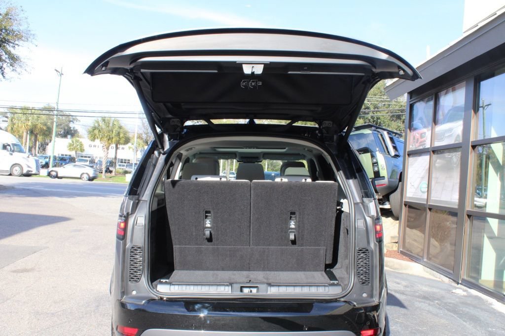 Certified 2025 Land Rover Discovery Dynamic SE AWD/4WD image 39