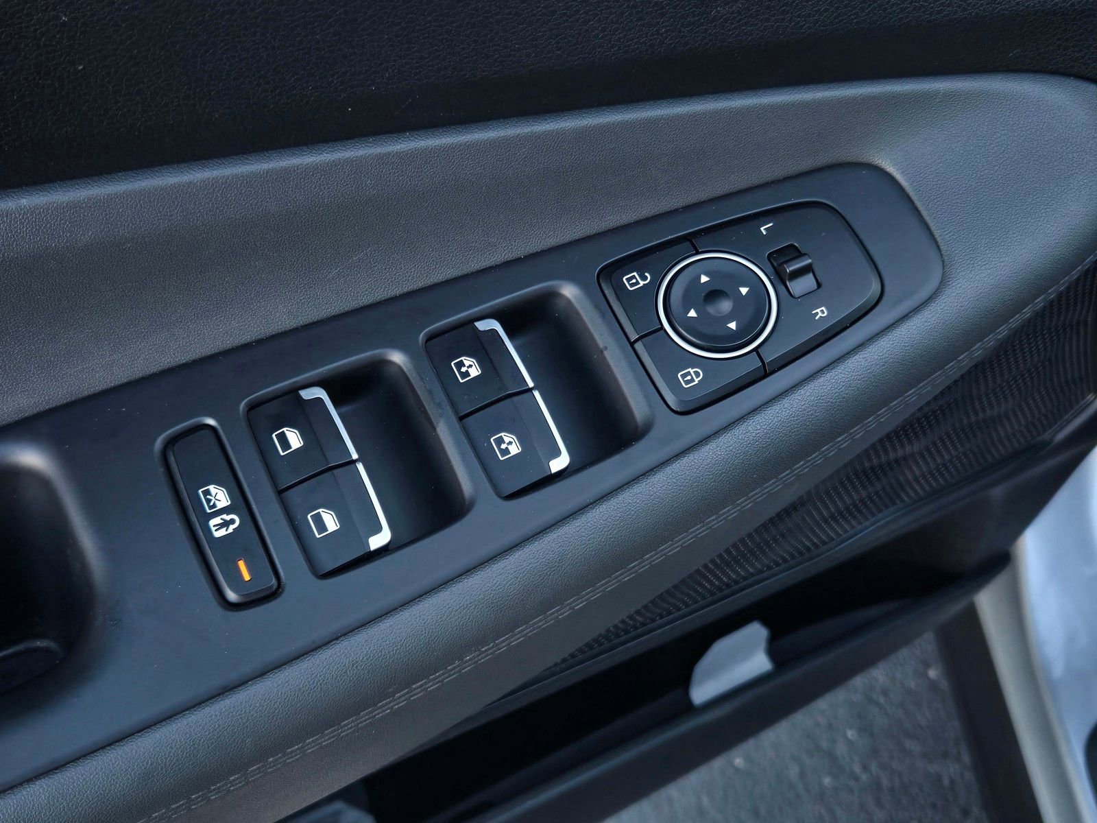 Used 2023 Hyundai Santa Fe SEL image 9