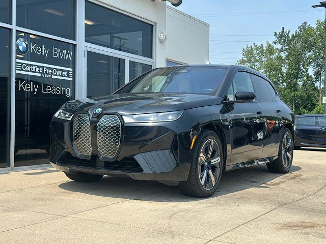 Used 2023 BMW iX xDrive50 w/ Sport Package AWD/4WD image 3