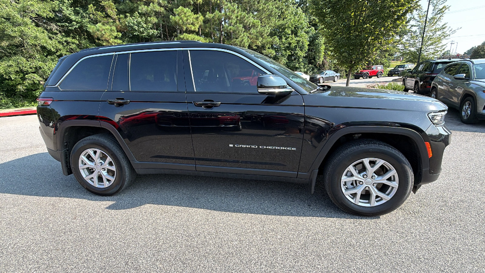 Used 2022 Jeep Grand Cherokee Limited w/ Luxury Tech Group II RWD image 7