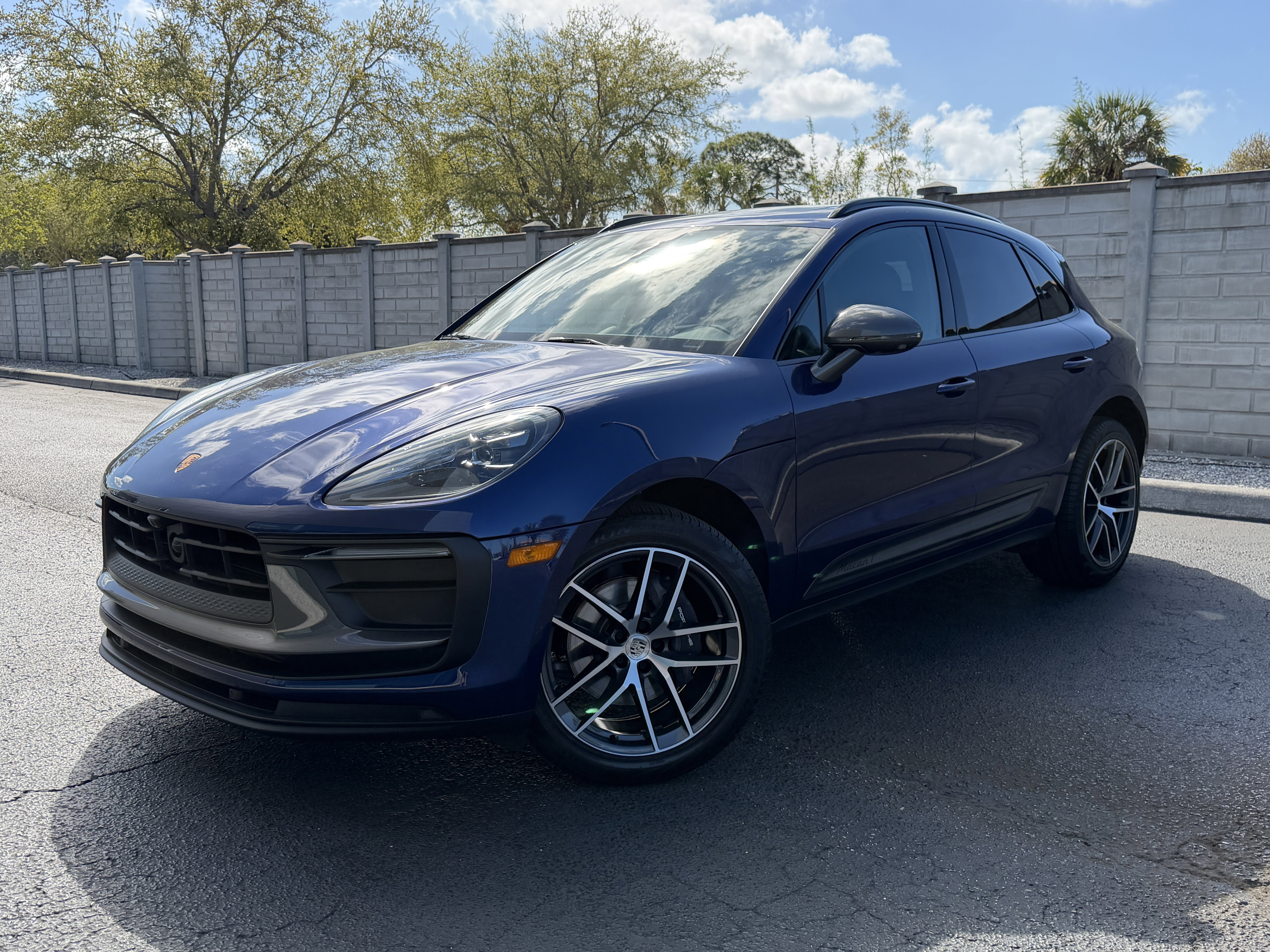 Certified 2025 Porsche Macan Turbo image 1