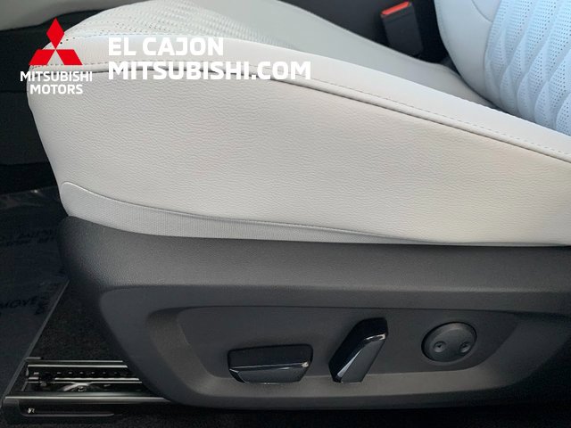 New 2025 Mitsubishi Outlander SEL image 14