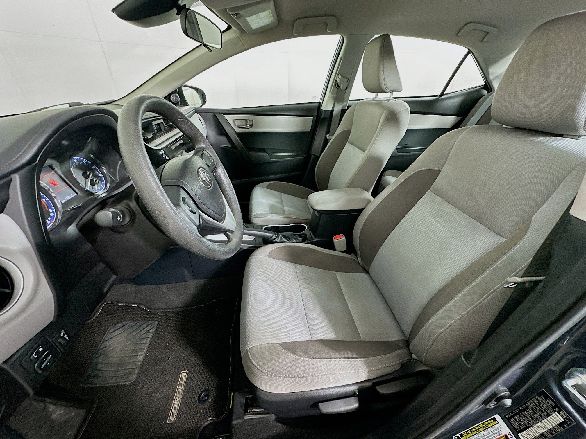 Used 2018 Toyota Corolla LE FWD image 13