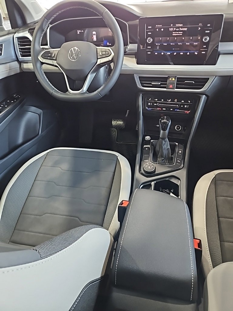 New 2026 Volkswagen Taos SE image 24