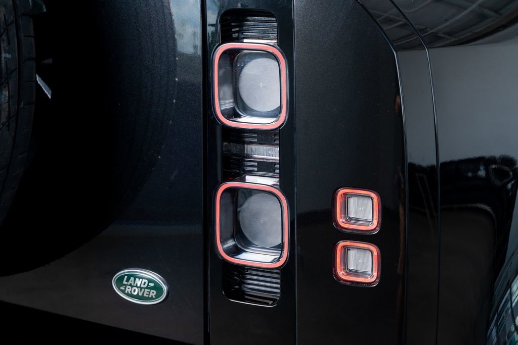 Used 2023 Land Rover Defender 110 X image 28